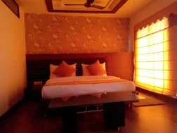 OYO 2860 Hotel 24x7 Inn