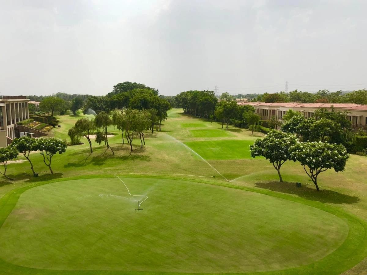 Beautiful Apartments at Tarudhan Valley Golf Resort, Manesar