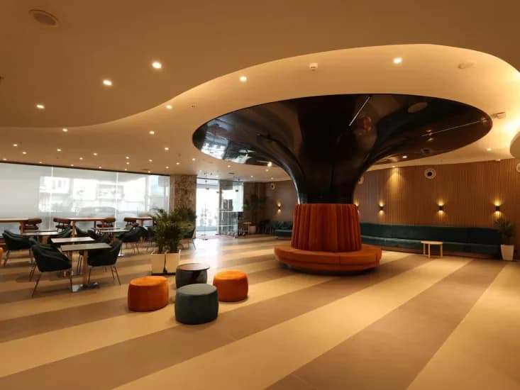 Holiday Inn Express & Suites