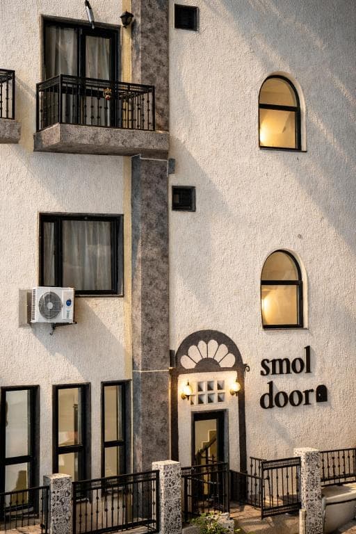 Smol Door (Rishikesh)