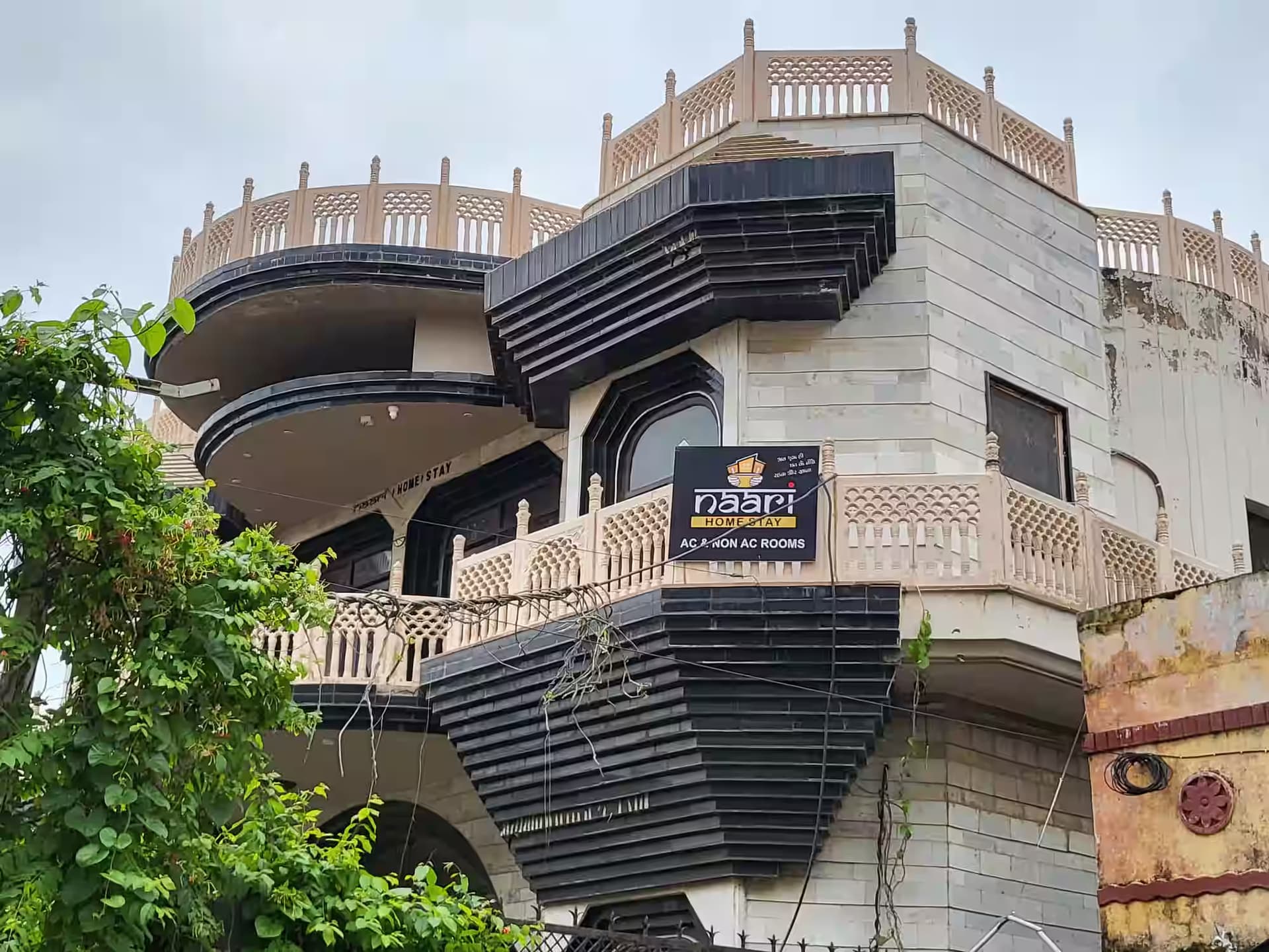 Naari Hotel & Home Stay(Mathura)