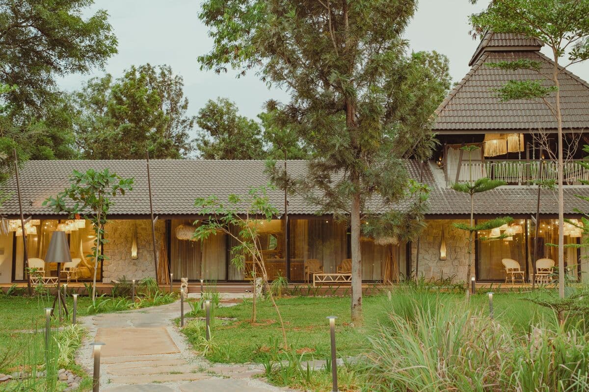 ELIVAAS Prive Ananta Bliss