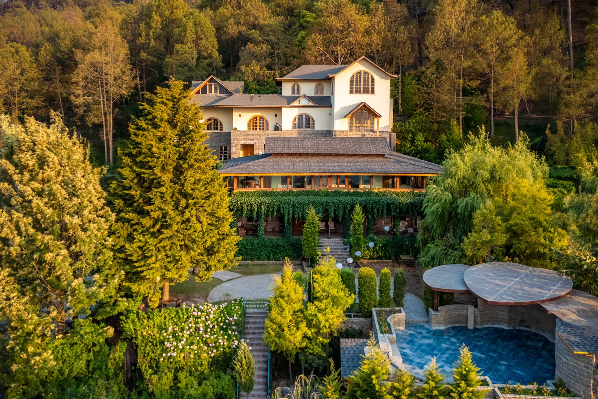 StayVista at Sylvana Villas in Dharampur | 9 BHK Luxury Holiday Home (Kasauli)