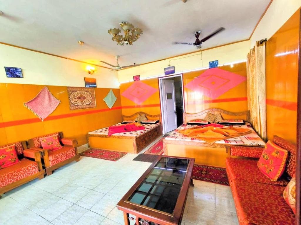Himvadi Resorts