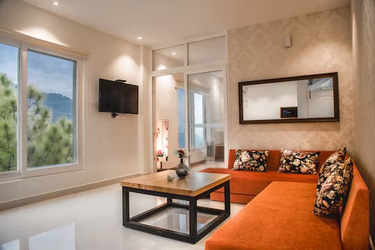 Hampstead Residences Lohanji Kasauli - Premium Homestay near Kasauli