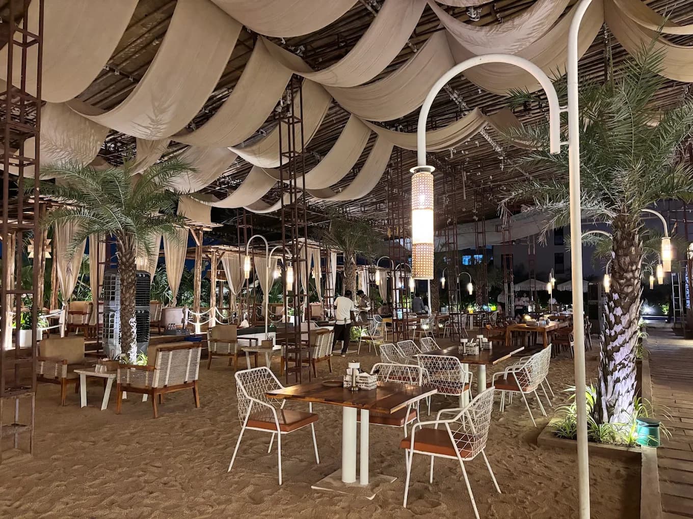 WHITESSAND POOL CAFE BISTRO (Dumas)