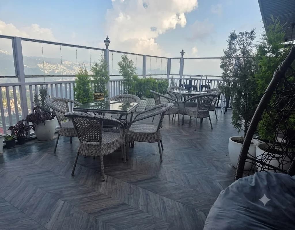 Meeza Cafe - Rooftop Restaurant (Shimla)