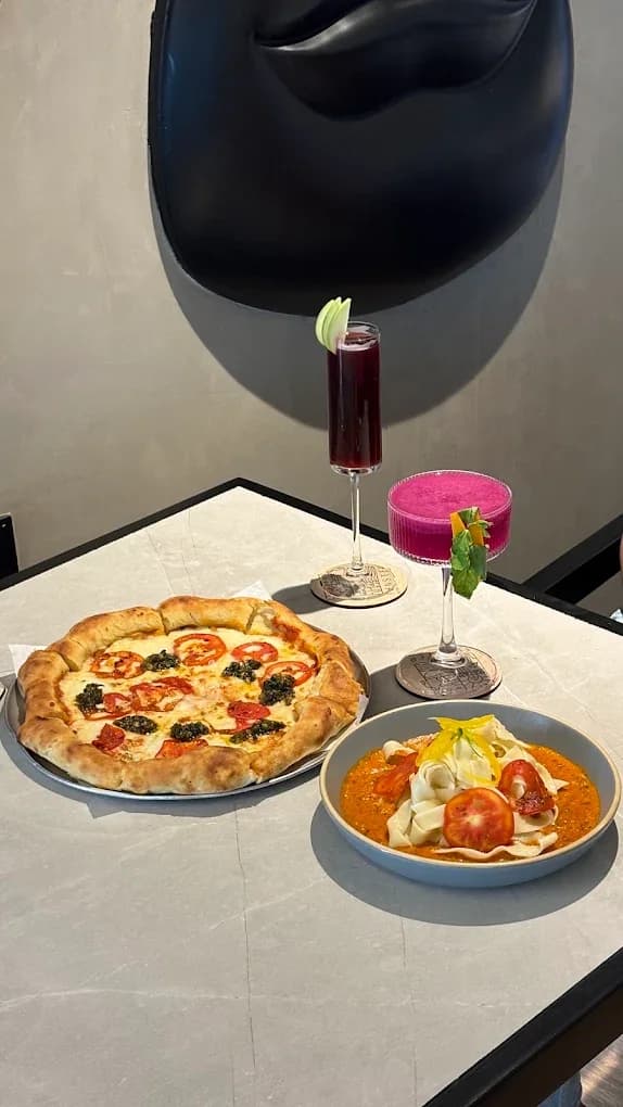 Fenster Cafe (Surat)