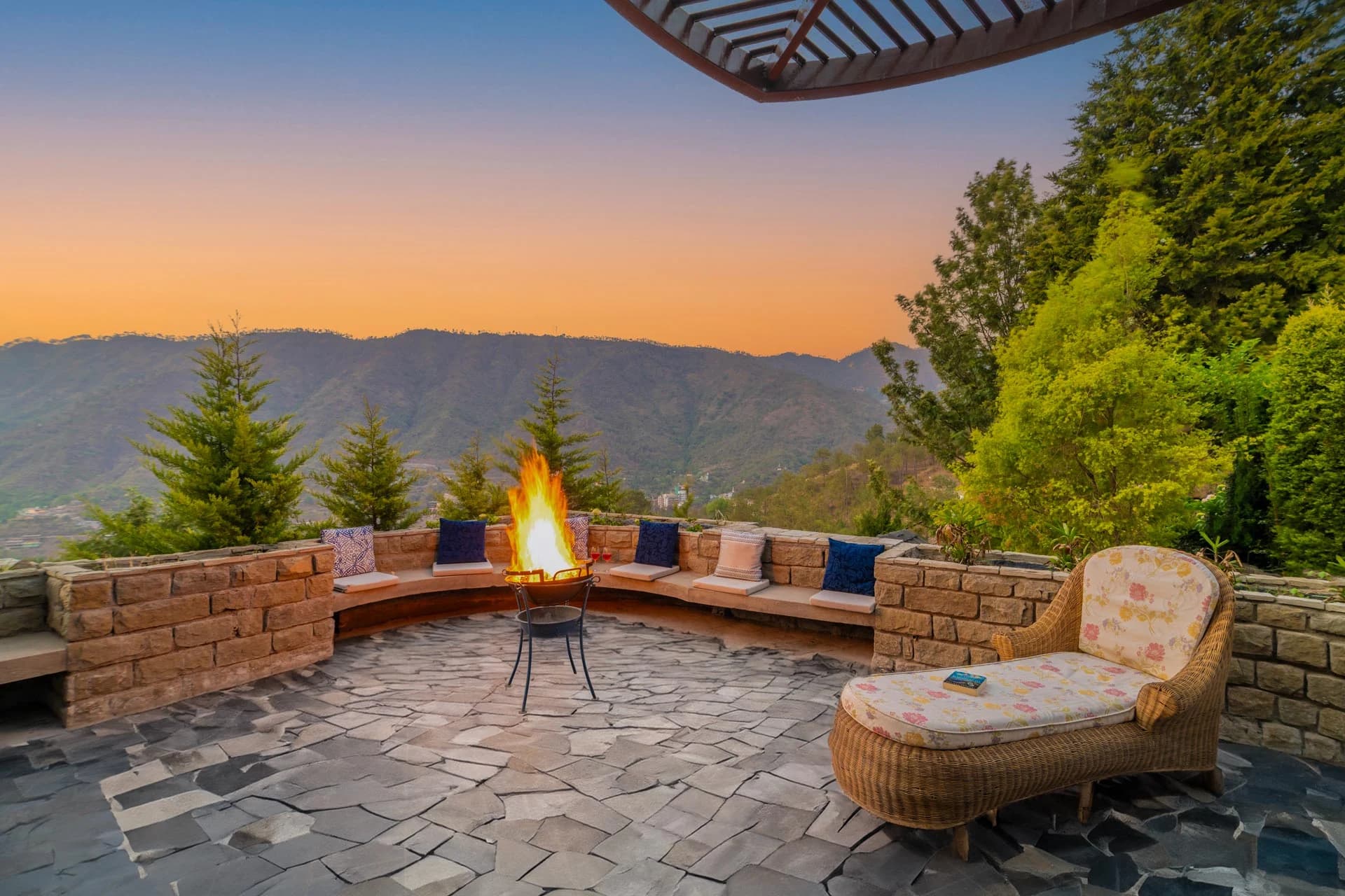 StayVista at Sylvana Villas in Dharampur | 9 BHK Luxury Holiday Home (Kasauli)