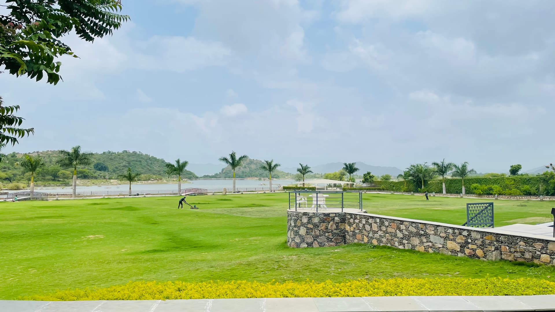 TatSaraasa Resort & Spa (Lakhawali)