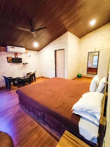 Mystic Stays Resort: Best Resort In Wai | Off beat property with Valley View & Swimming pool