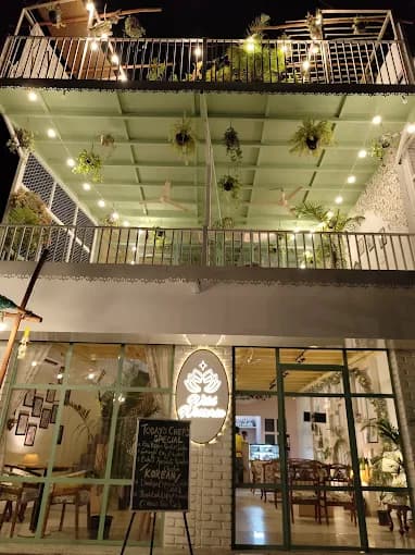 Wild Wisteria Cafe & Restaurant (Dehradun)