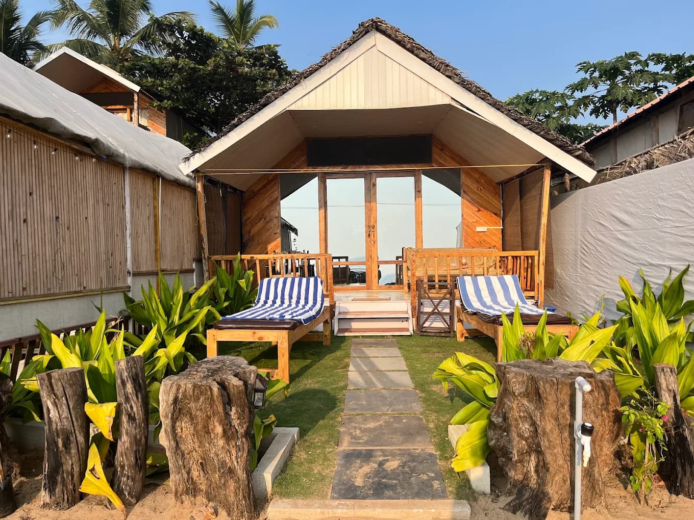 Duck n Chill Beach Resort Agonda (Devalkajjan)