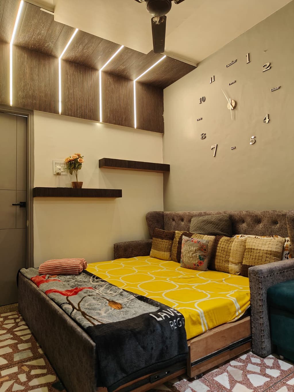 Naari Hotel & Home Stay