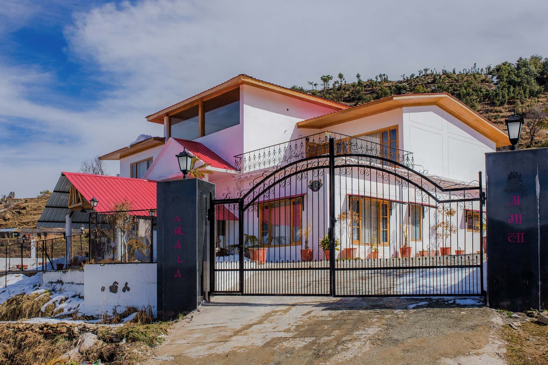 StayVista at Amala - Kanatal | 6 BHK Premium Villa (Tehri Range)