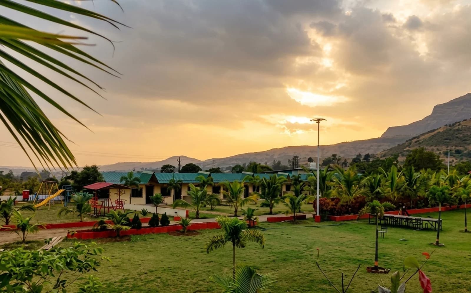 Twin mountain farm Resort