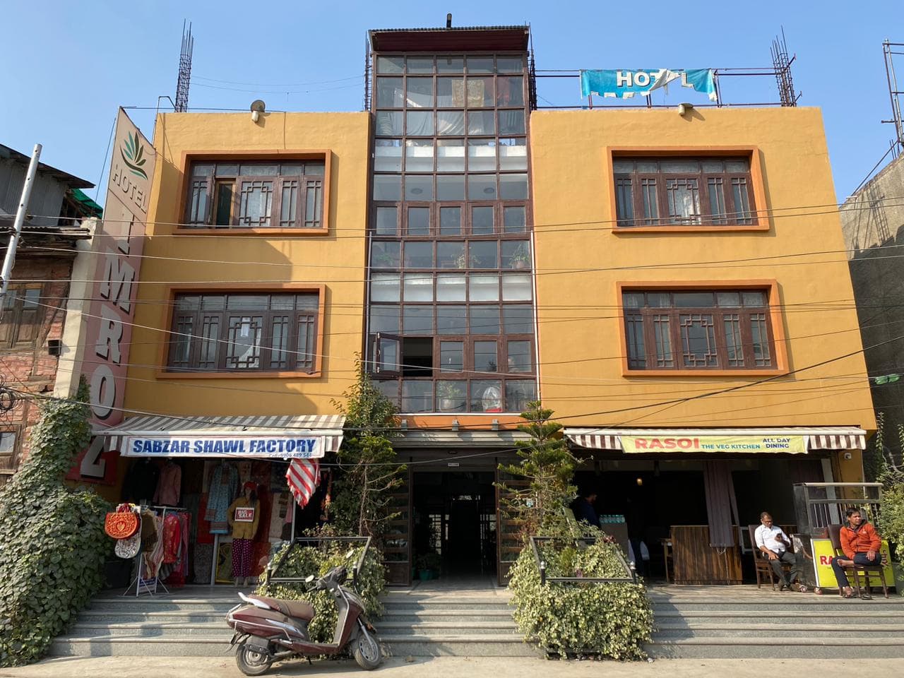 Hotel imroz (Srinagar)