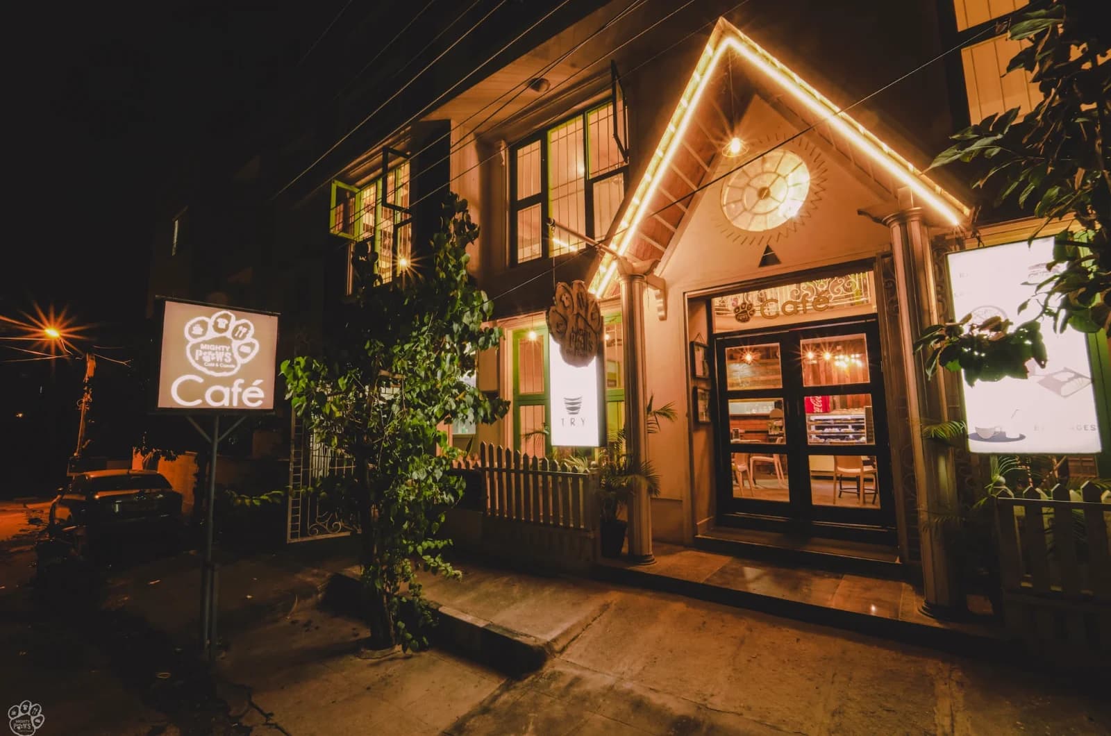 Mighty Paws Cafe & Bakery