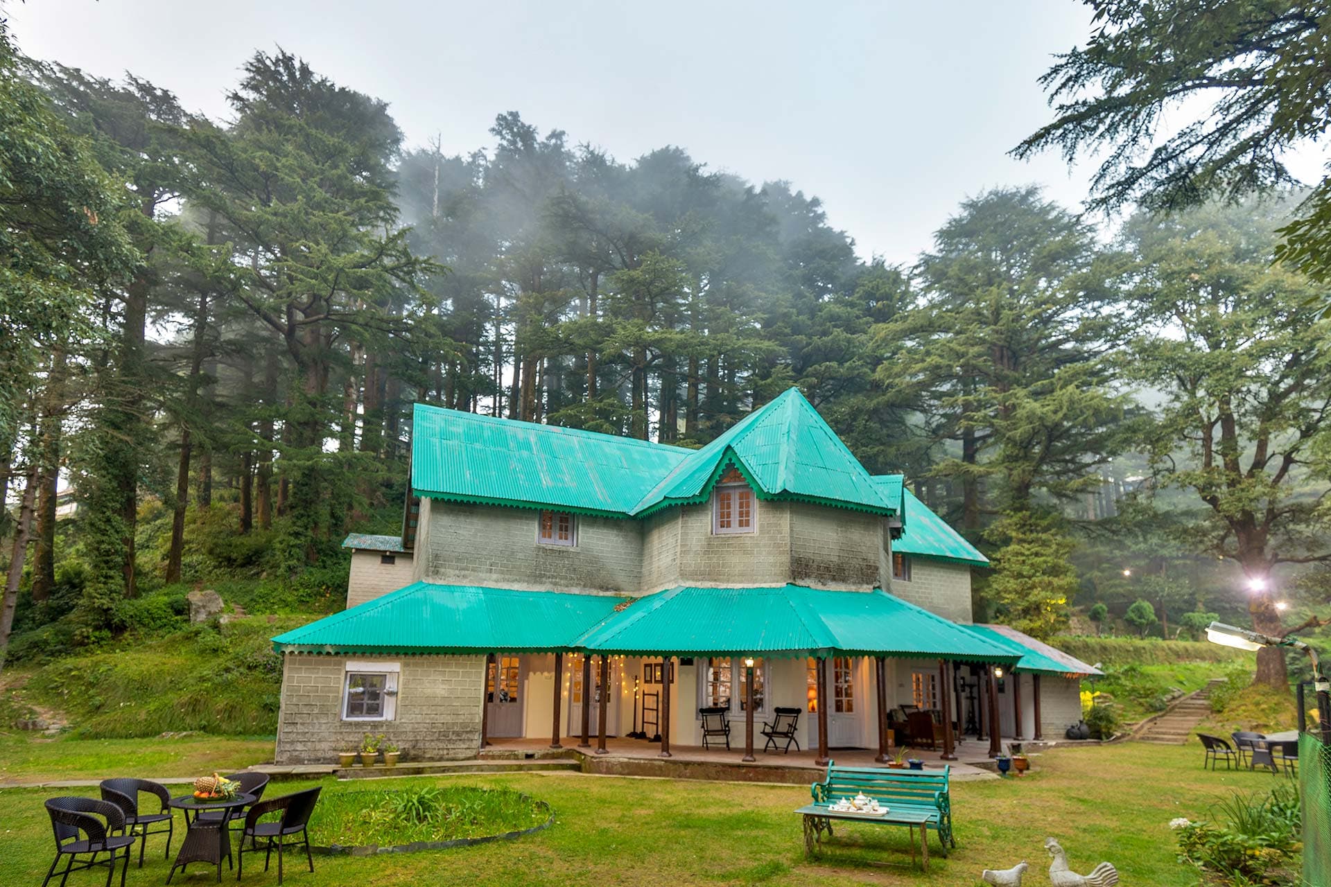 StayVista at 8Oaks in Dalhousie | 4 BHK Luxury Holiday Home