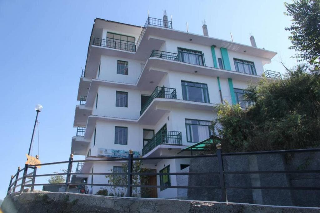 Trimurti Pine Valley resort naldehra shimla