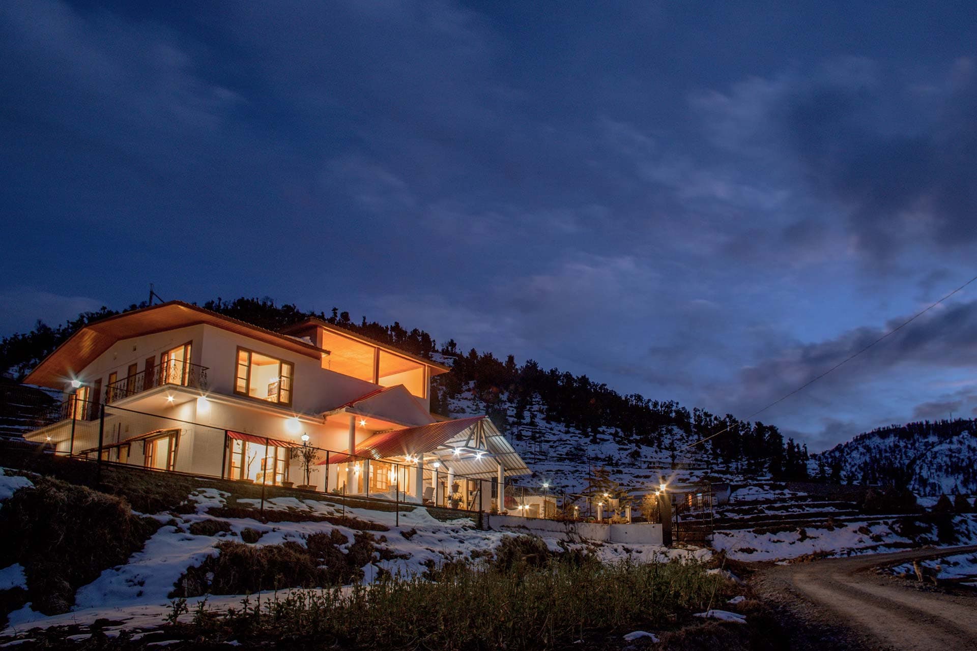 StayVista at Amala - Kanatal | 6 BHK Premium Villa (Tehri Range)