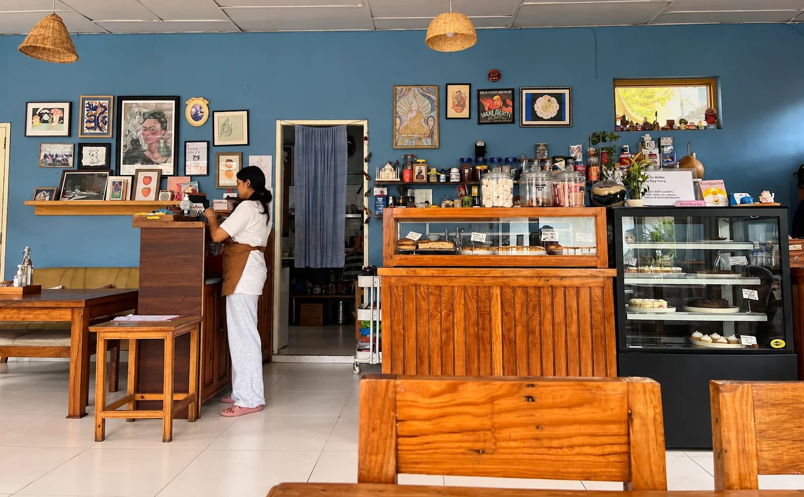 Bhoomi Cafe (Chaugan)