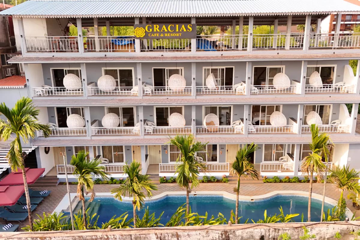 Gracias Bleu | 1-Room Retreat With Sea Views, Common Pool, & Restro Close to Ashwem Beach