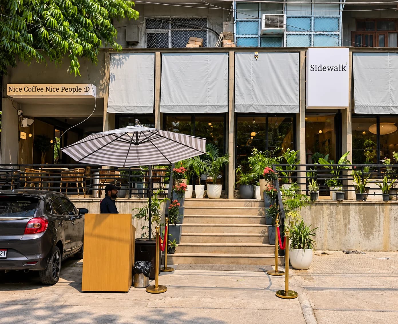 Sidewalk Cafe (Lucknow)