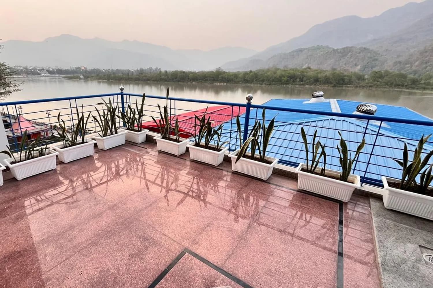 The Neeraj Ganga Cottages with Ganga Ghat Access (Rishikesh)