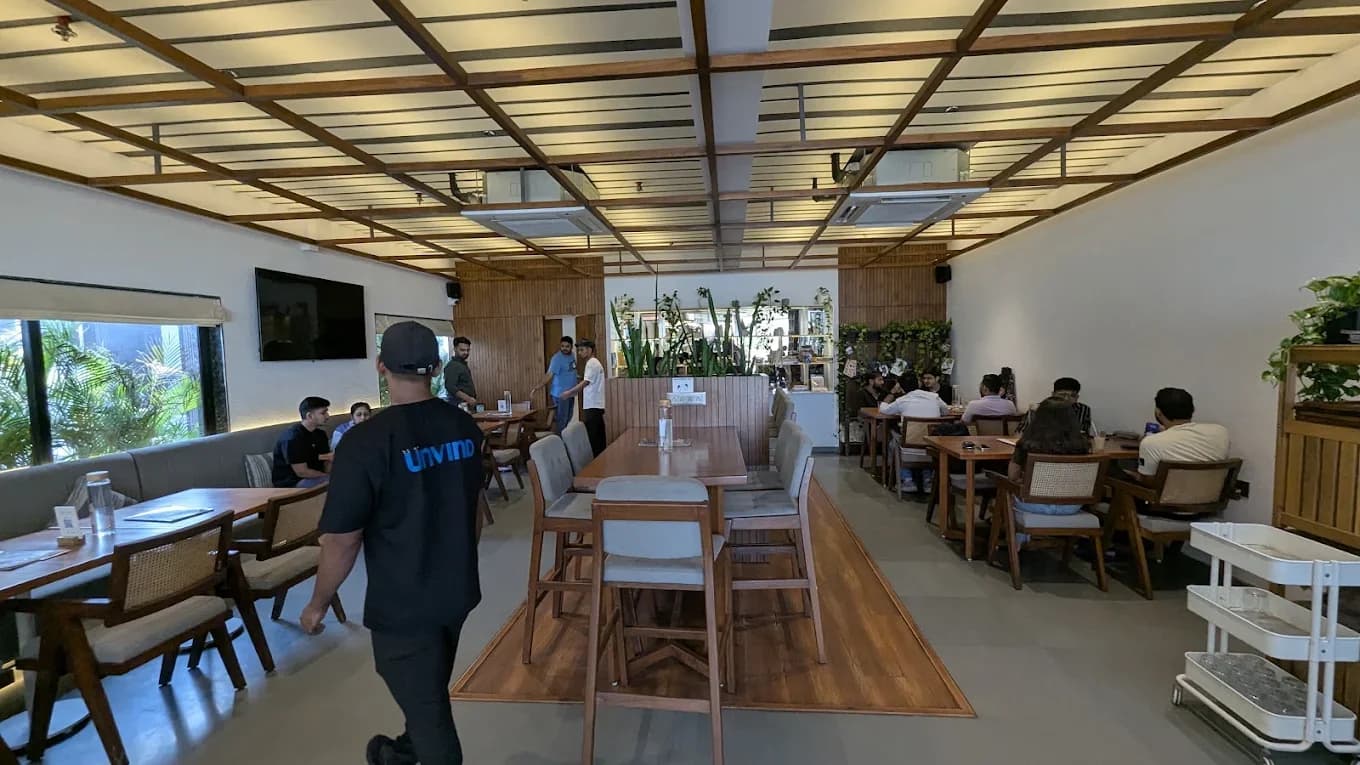 Unvind Cafe (Surat)