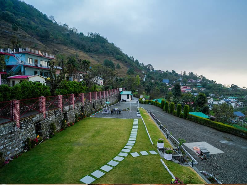 Monal Meadows - Luxury Villa in Naukuchiatal (Saikhola)