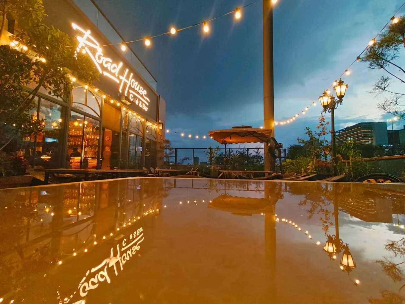 RoadHouse Cafe and Bar (Greater Noida)