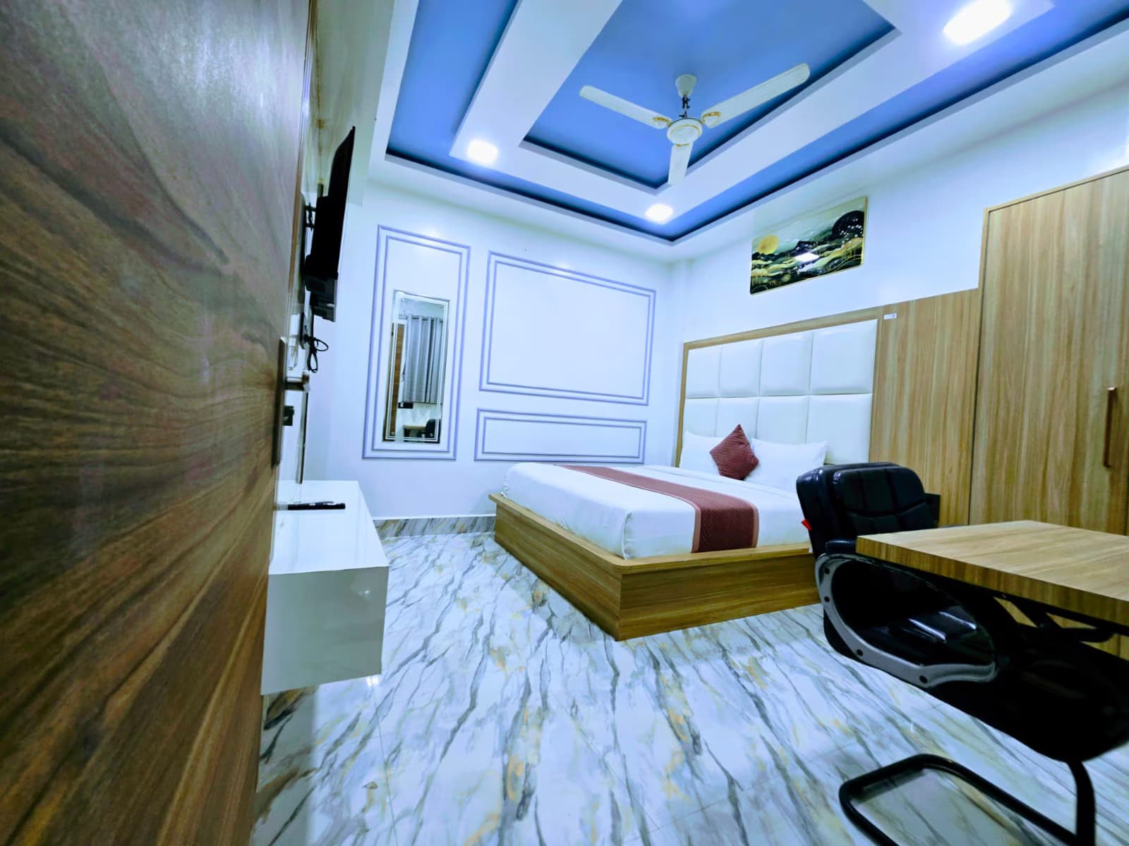 HOTEL AARAV GRAND (Mathura)