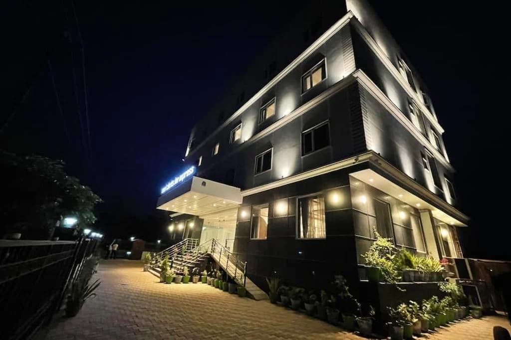 The Orchid Retreat (Agra)