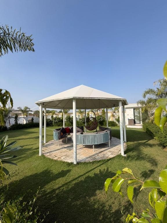 The Royal Haveli Farm Stay (Hathoj)