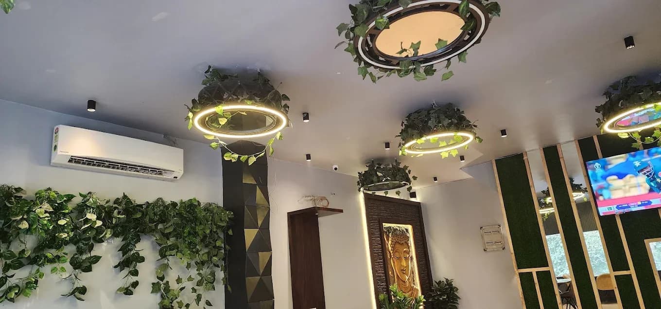 Eight Herbs Cafe (Agra)
