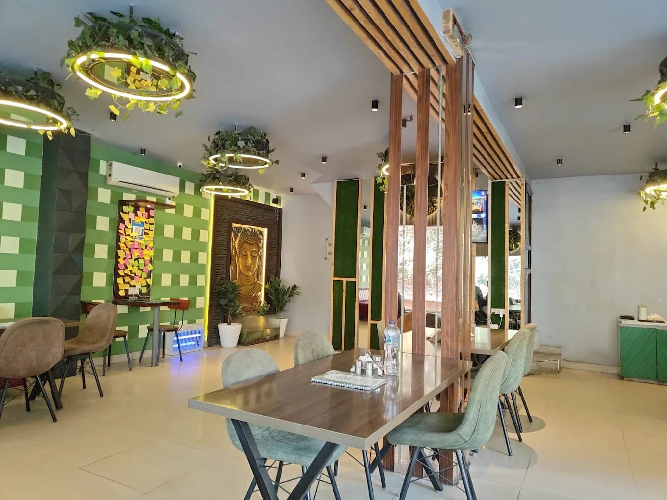 Eight Herbs Cafe (Agra)