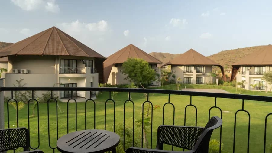 Ananta Spa and Resort Ajabgarh (Guwara Bhooriyawali)