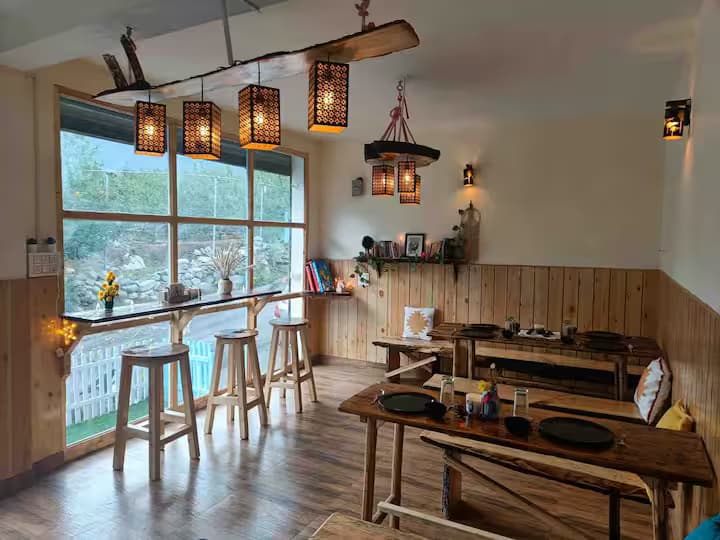 Ara Homestay (Burwa)