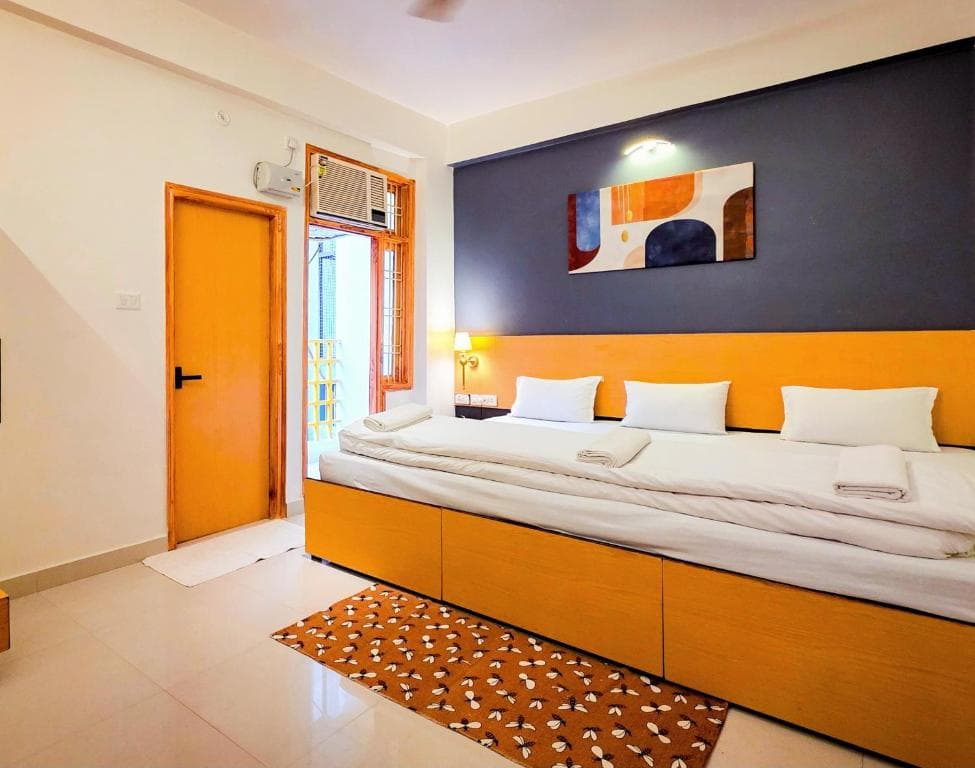 The White Canyon Hotel