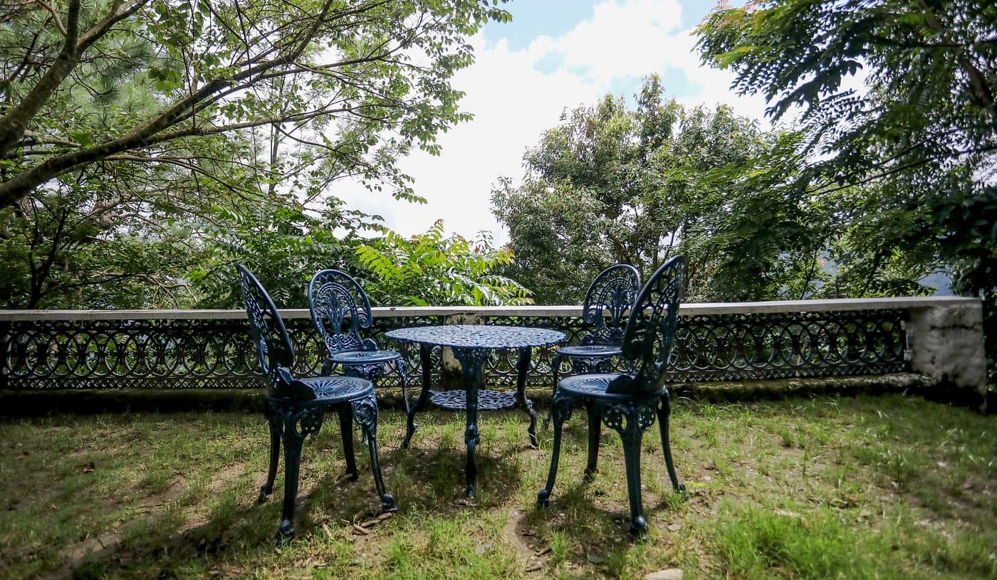 Blue Book at Gethia, Nainital - King Suite with Balcony