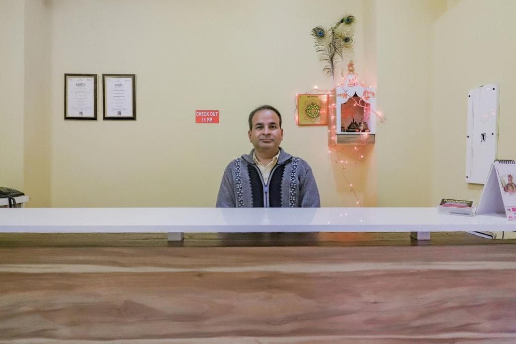 Rajlakshmi Guest House | Best Hotel In Mathura | Guest House Near Mathura Junction