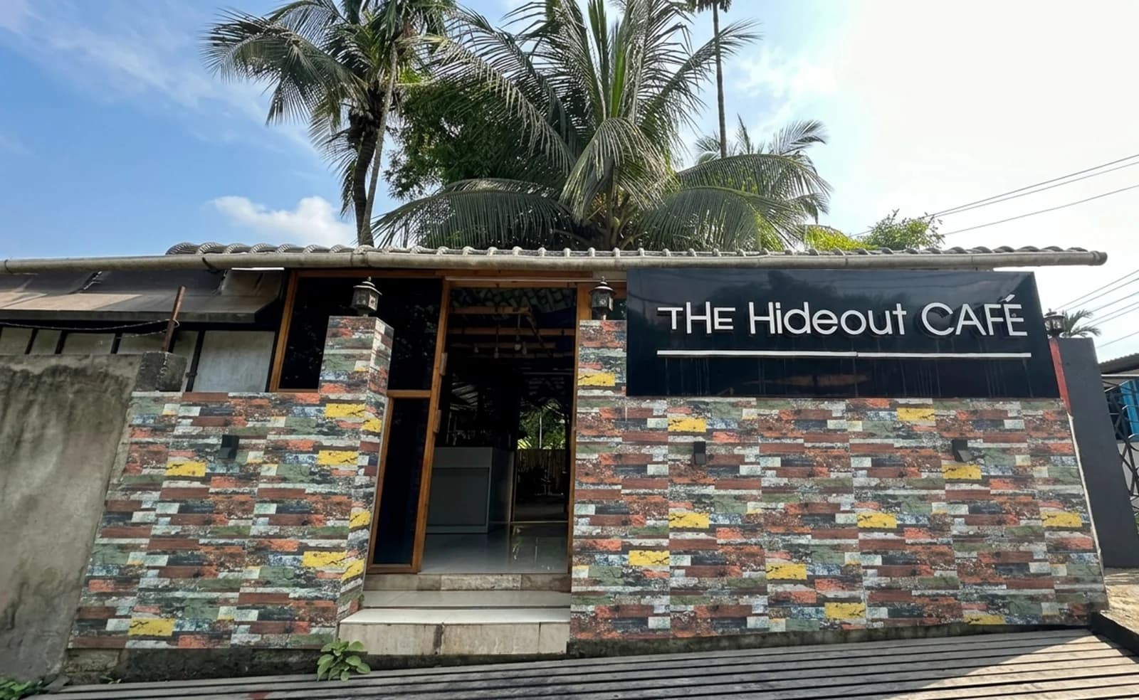 The HideOut Café