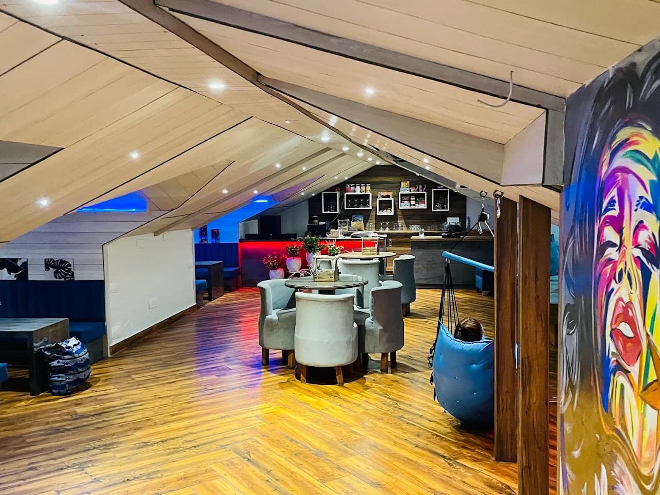 Dusk & Dawn Cafe & Lounge Kasauli (Garkhal)