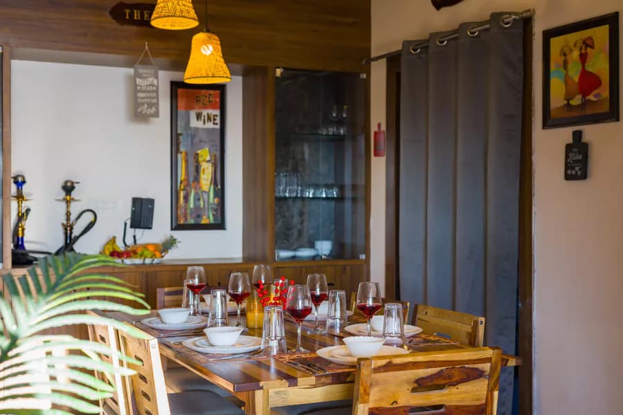 Alaya Stays Evara Serene Pet-friendly 4-BHK Hill Retreat With Balcony, Fireplace & Scenic Views - Entire Place