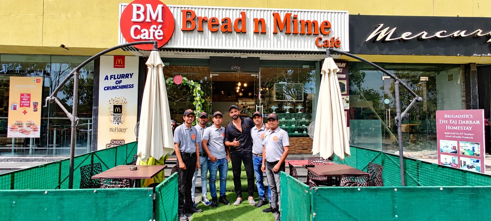Bread n Mime Café (Agra)
