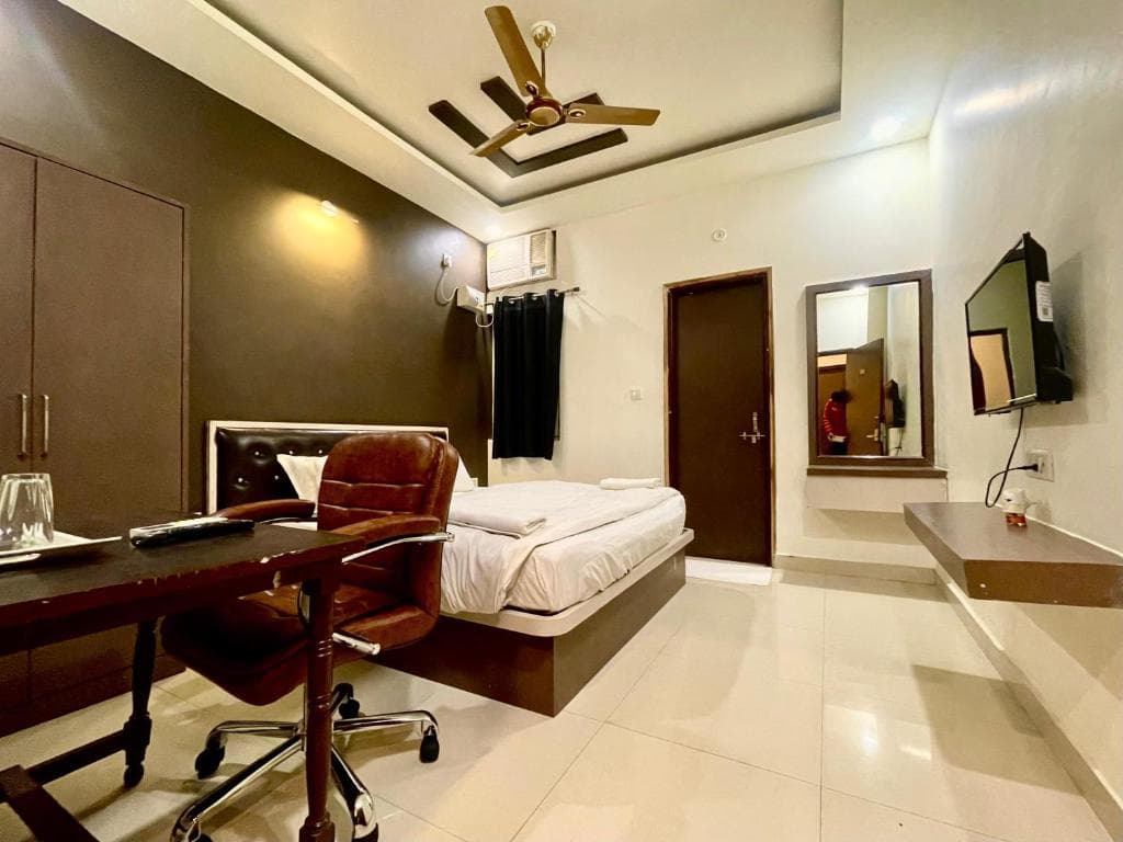 The White Canyon Hotel