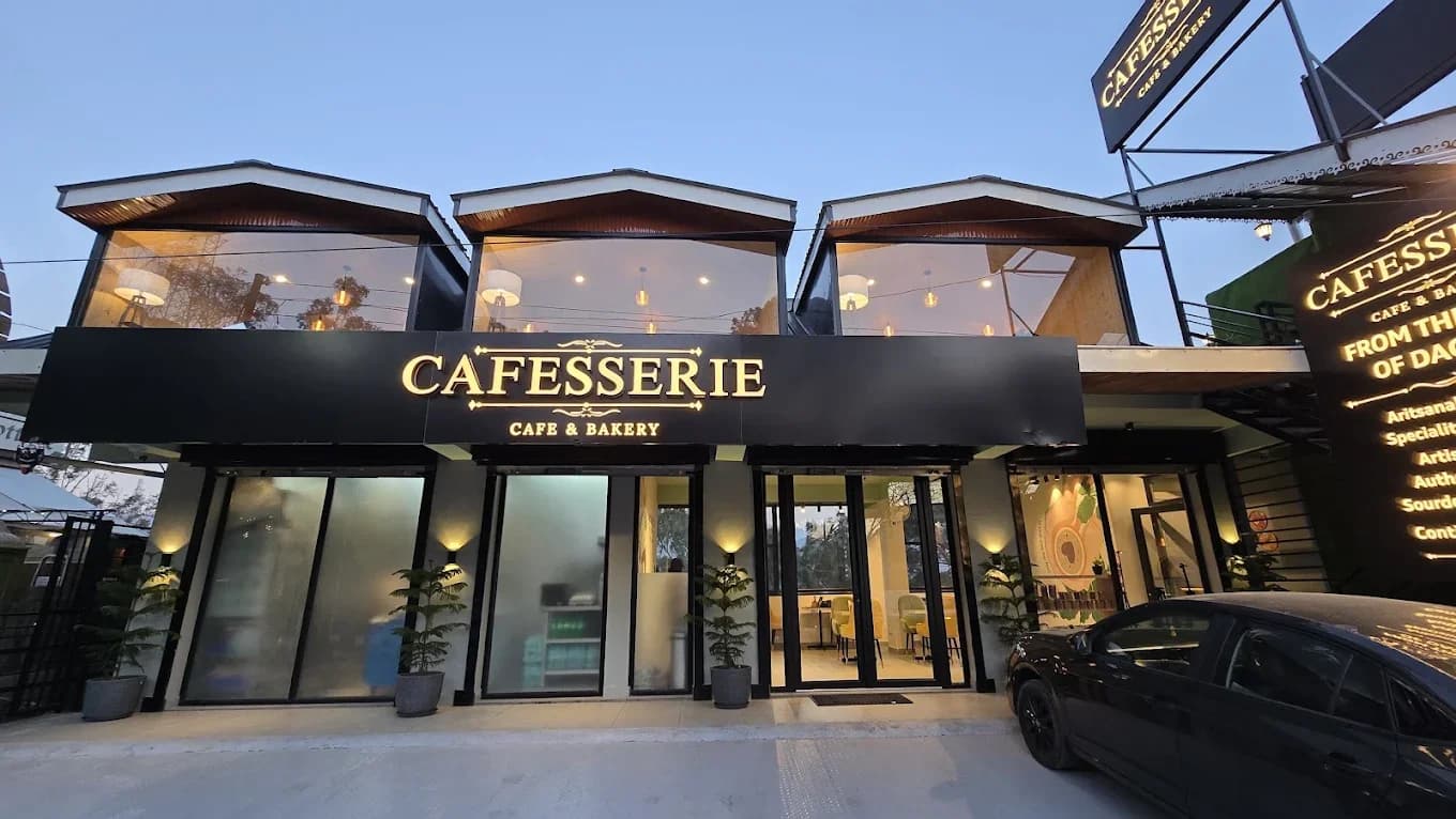 Cafesserie | Cafe & Bakery | Kasauli Chowk (Dharampur)