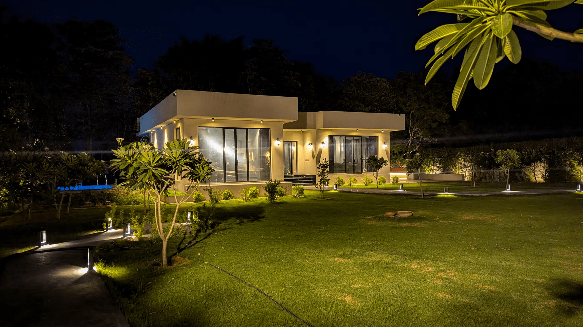 Aainaa - Pet-Friendly Private Pool Villa (Gurgaon)