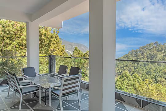 Hampstead Residences Lohanji Kasauli - Premium Homestay near Kasauli